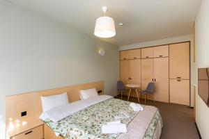 Ένα ή περισσότερα κρεβάτια σε δωμάτιο στο Studio in The Hills of Bakuriani Rooms Hotel Building