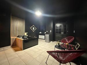 Posezení v ubytování L écrin Love room avec balnéo au coeur de Sedan