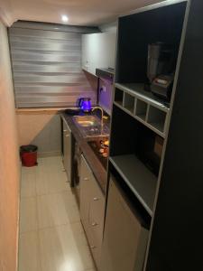Köök või kööginurk majutusasutuses Loft Studio Unit Lekki 1-WIFI,Walk-in-Closet,Netfl