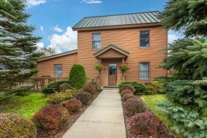 a wooden house with a pathway in front of it at The Inn at Gran View Ogdensburg, an Ascend Collection Hotel in Ogdensburg