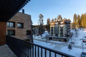 The 3rd floor 1BR apt 1 min from Kokhta v zimě