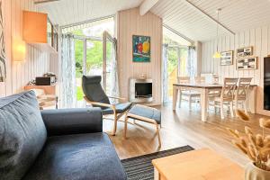 a living room with a couch and a table at Schatzkiste - Dorf Ferienhaus 18 in Priwall