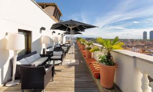 a patio area with chairs and umbrellas at Boutique Hotel H10 Montcada in Barcelona