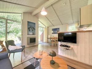 a living room with a couch and a tv at Schatzkiste - Dorf Ferienhaus 08 in Priwall