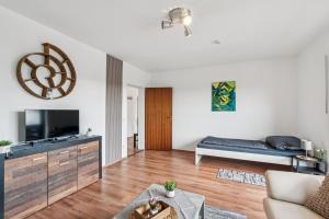 TV a/nebo společenská místnost v ubytování Monteur Wohnung Bedburg-Hau BH01 + 2 fotografie