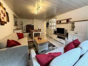 TV a/nebo společenská místnost v ubytování Ferienwohnung im Kannenbäckerland