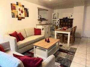 Kuchyň nebo kuchyňský kout v ubytování Ferienwohnung im Kannenbäckerland