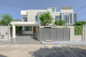 Budova, kde se vila nachází