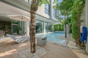 Bazén v ubytování Private Pool Villa 5 Bedroom - Wealth Pool Villa Chiang Mai nebo v jeho okolí