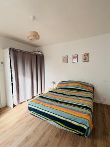 Postel nebo postele na pokoji v ubytování Maison indépendante l Climatisation l Extérieur