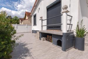 a patio with a pizza oven on the side of a house at Chambre calme, zen & lumineuse in Sevran