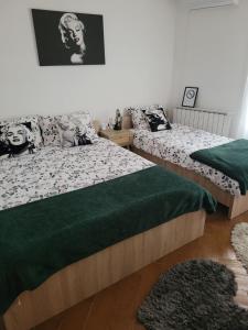 Ένα ή περισσότερα κρεβάτια σε δωμάτιο στο Apartment Božur