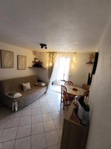 Χώρος καθιστικού στο T2 vue mer Palm Beach