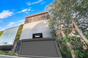 Το κτήριο όπου στεγάζεται  το ξενοδοχείο +6 φωτογραφίες