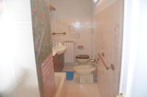a bathroom with a toilet and a sink at Della Pace Apartment in Tellaro +9 photos