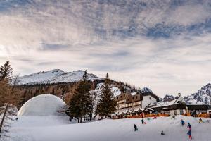 a group of people skiing down a snow covered mountain at Horská ubytovňa Hrebienok in Smokovce