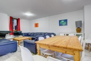 TV a/nebo společenská místnost v ubytování Morzine Hostel