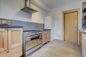 Kuchyň nebo kuchyňský kout v ubytování Morzine Hostel