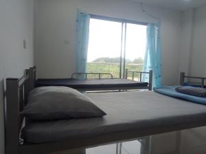 Ένα ή περισσότερα κρεβάτια σε δωμάτιο στο มังกรเลโฮลเทลกระบี่ Mangkonlay Hostel Krabi