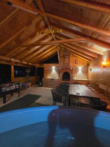 Bazén v ubytování Cabana Montis River nebo v jeho okolí