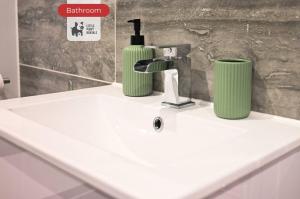 Φωτογραφία από το άλμπουμ του Jungle King Suite with Parking στο Μπέντφορντ +4 φωτογραφίες