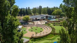 una vista aérea de un parque con un edificio en Billing Aquadrome Holiday Park Fishing Lakes Gold Caravan, en Great Billing
