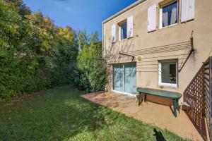 a house with a green ping pong table in the yard at Nova - Piscine - Climatisé - Proche Aix-en-Provence in Fuveau