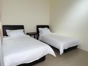 Ένα ή περισσότερα κρεβάτια σε δωμάτιο στο Cozy Suite with Twin Beds & Lounge