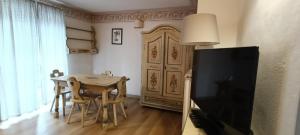 Μια τηλεόραση ή/και κέντρο ψυχαγωγίας στο Golf Hotel Carezza