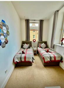 a bedroom with two beds and a window at Stunning spacious Apartment on River Ness in Inverness