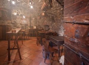 A restaurant or other place to eat at B&B Il Pettirosso