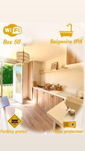 una cocina en una casa en Studio lumineux, en Évreux