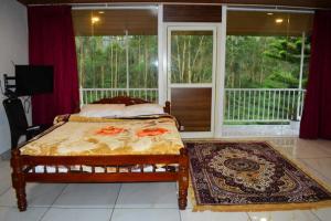 Postel nebo postele na pokoji v ubytování Brindavan Lake Resort