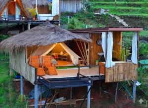 Κήπος έξω από το ดาวบนดินCamping