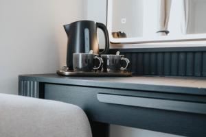 Příslušenství pro přípravu čaje a kávy v ubytování Entire Aparthotel Bold St 8 Apartments + 76 fotografií