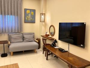 TV a/nebo společenská místnost v ubytování 微風森活 Whispering Breeze Villa