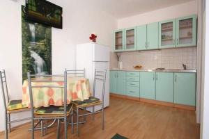 Kuchyň nebo kuchyňský kout v ubytování Apartmani Novosel