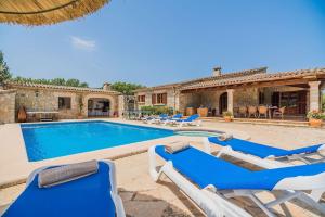 Bazén v ubytování Can Mateu nebo v jeho okolí