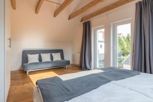 Postel nebo postele na pokoji v ubytování Brunnenhaus Land-Idylle in der Stadt