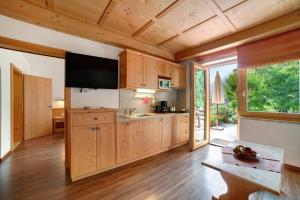 Η κουζίνα ή μικρή κουζίνα στο Obermoarhof Hönigspitze EG