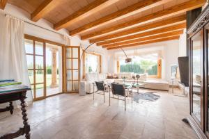 a living room with a table and a couch at Ses Rentadores in Selva
