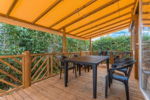 Balkón nebo terasa v ubytování Mobile Home Le Montourey Forum 80 + 12 fotografií
