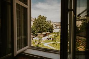 an open window with a view of a building at Design Hotel zum Hirschen Salzburg in Salzburg