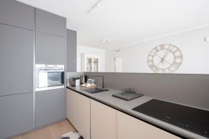 Kuchyň nebo kuchyňský kout v ubytování Palazzo Verdi - Seafront Luxe Retreat