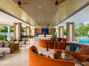 Posezení v ubytování New Modern 1Bdr Laya 500 m to the Beach