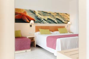 Postel nebo postele na pokoji v ubytování Hotel Moon Dreams Coral Beach