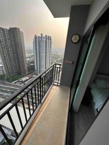 Μπαλκόνι ή βεράντα στο Sweet Home 湄南河摩天轮夜市 +20 φωτογραφίες