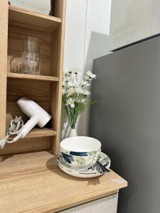 Принадлежности для чая и кофе в City View Condo 5 mins to MRT Sutthisarn