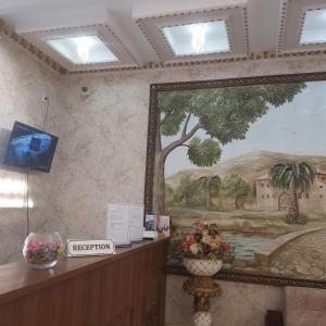 Televiisor ja/või meelelahutuskeskus majutusasutuses Golden house hotel