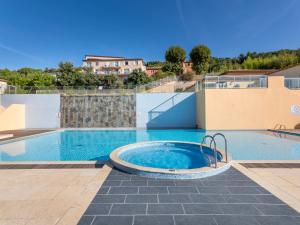 a swimming pool with a hot tub on a building at Vacancéole – Le Domaine de Camiole in Callian